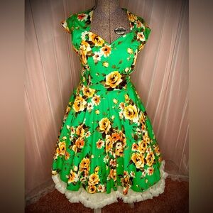 Adorable Full Circle, Floral Swing Dress!